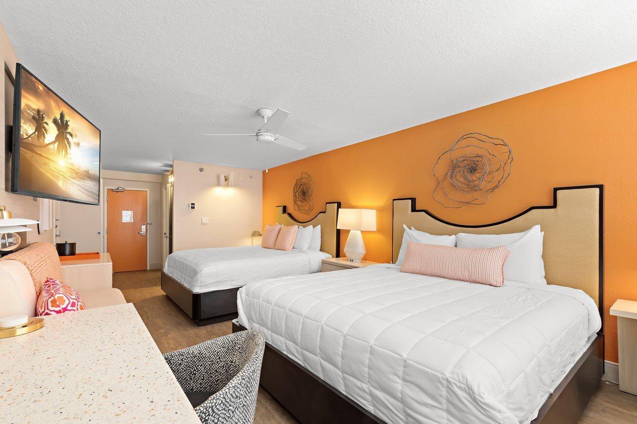 Bellwether Beach Resort St. Pete Beach Exterior photo