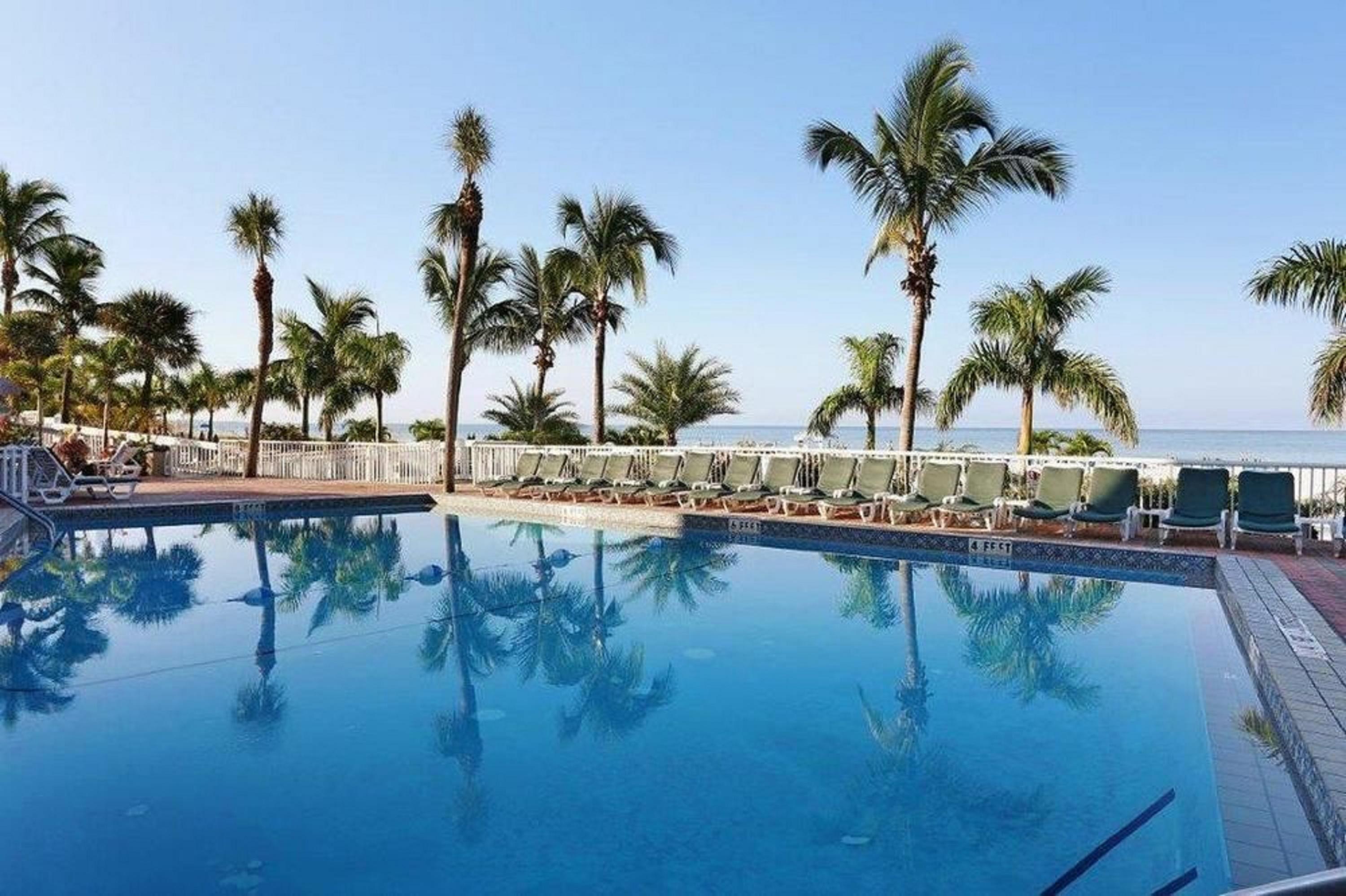 Bellwether Beach Resort St. Pete Beach Exterior photo